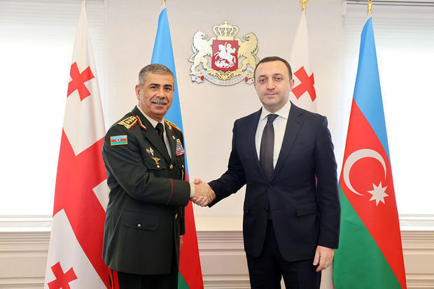 Müdafiə naziri Gürcüstanın Baş naziri ilə görüşüb
 