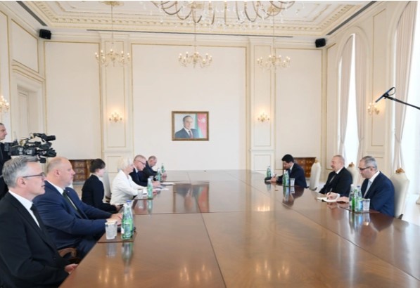 Президент Ильхам Алиев принял делегацию во главе с председателем Сейма Латвии
 
