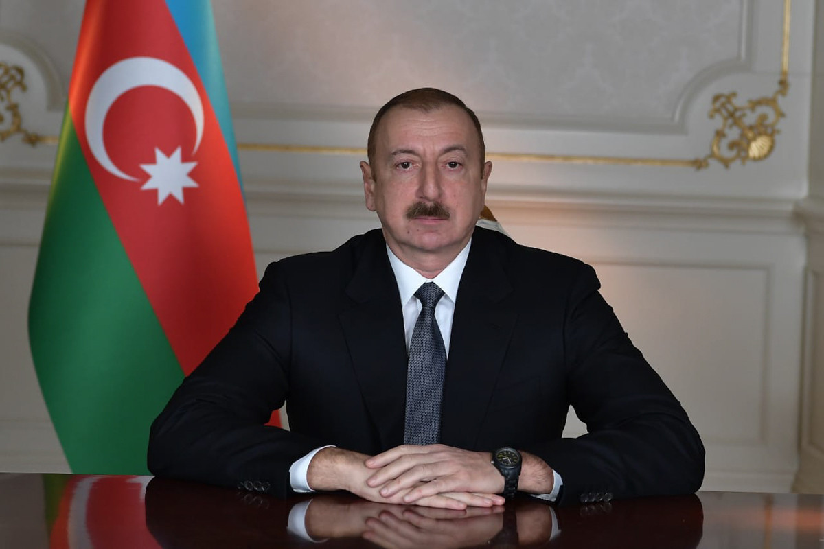 Президент Ильхам Алиев поздравил камерунского коллегу
 