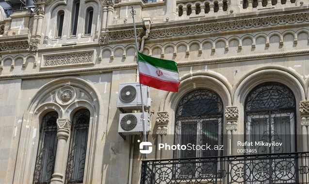 В посольстве Ирана в Азербайджане приспущен флаг
 