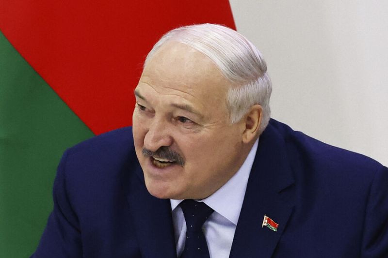 Лукашенко заявил об угрозе со стороны Польши и Литвы
 