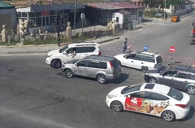 На одной из бакинских улиц полностью ограничено движение транспорта
 