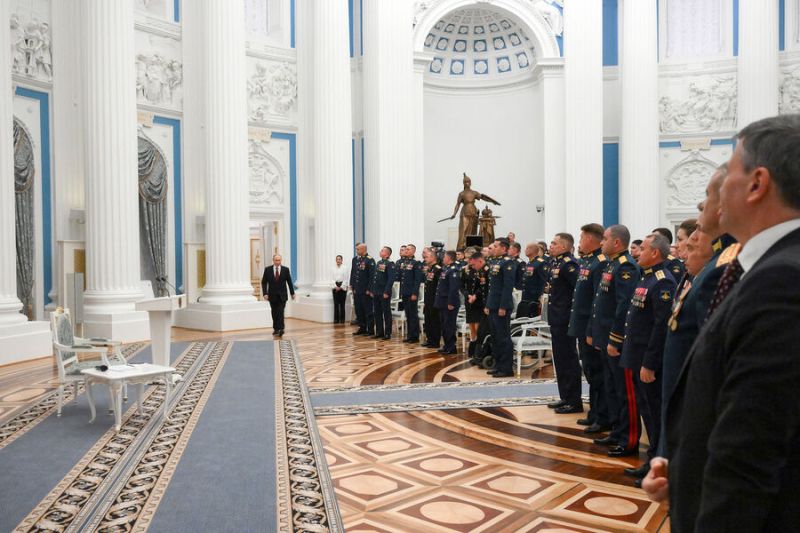Путин заявил участнику СВО, что он в команде президента
 