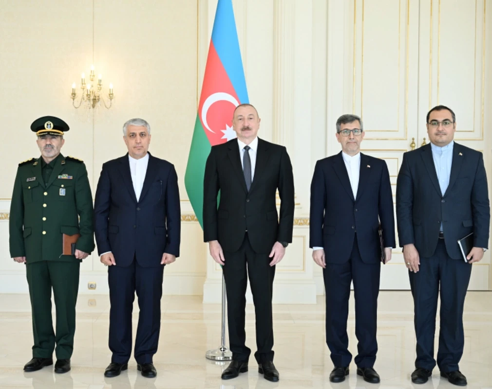 Президент Ильхам Алиев принял верительные грамоты новоназначенного посла Ирана в Азербайджане
 