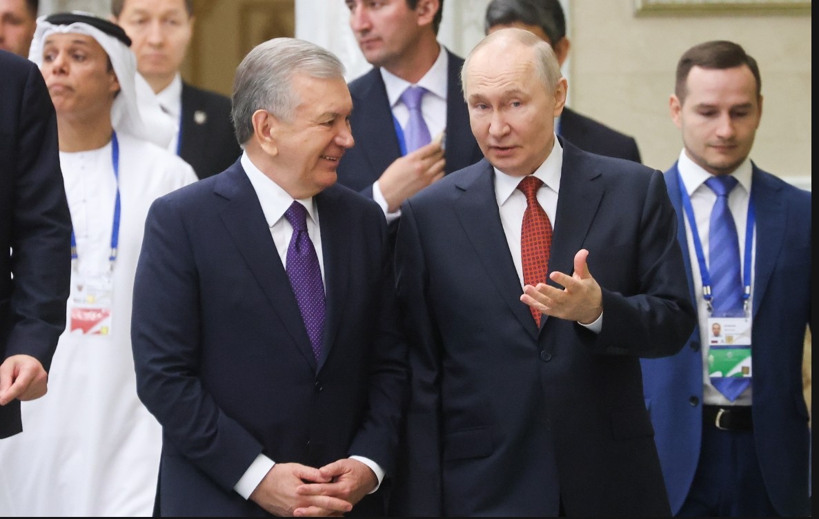 Путин провел в Минске встречу с лидером Узбекистана
 