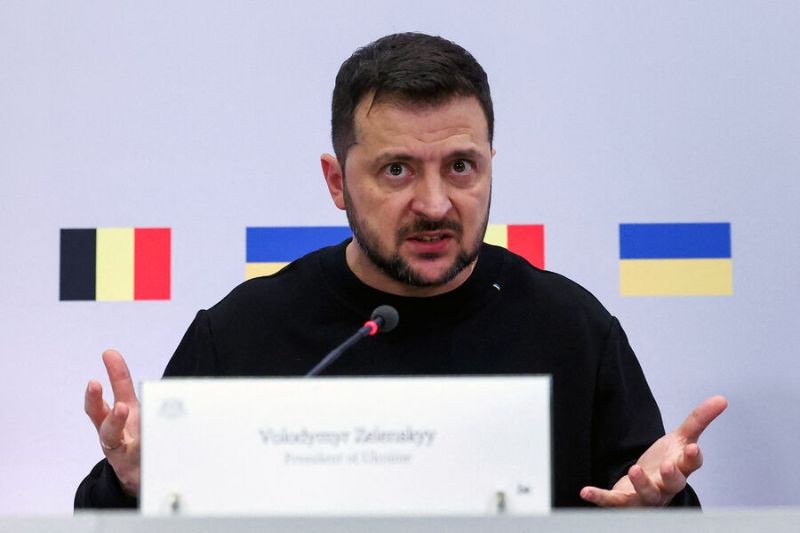 Зеленский заявил о «масштабной атаке» ВС РФ по территории Украины
 