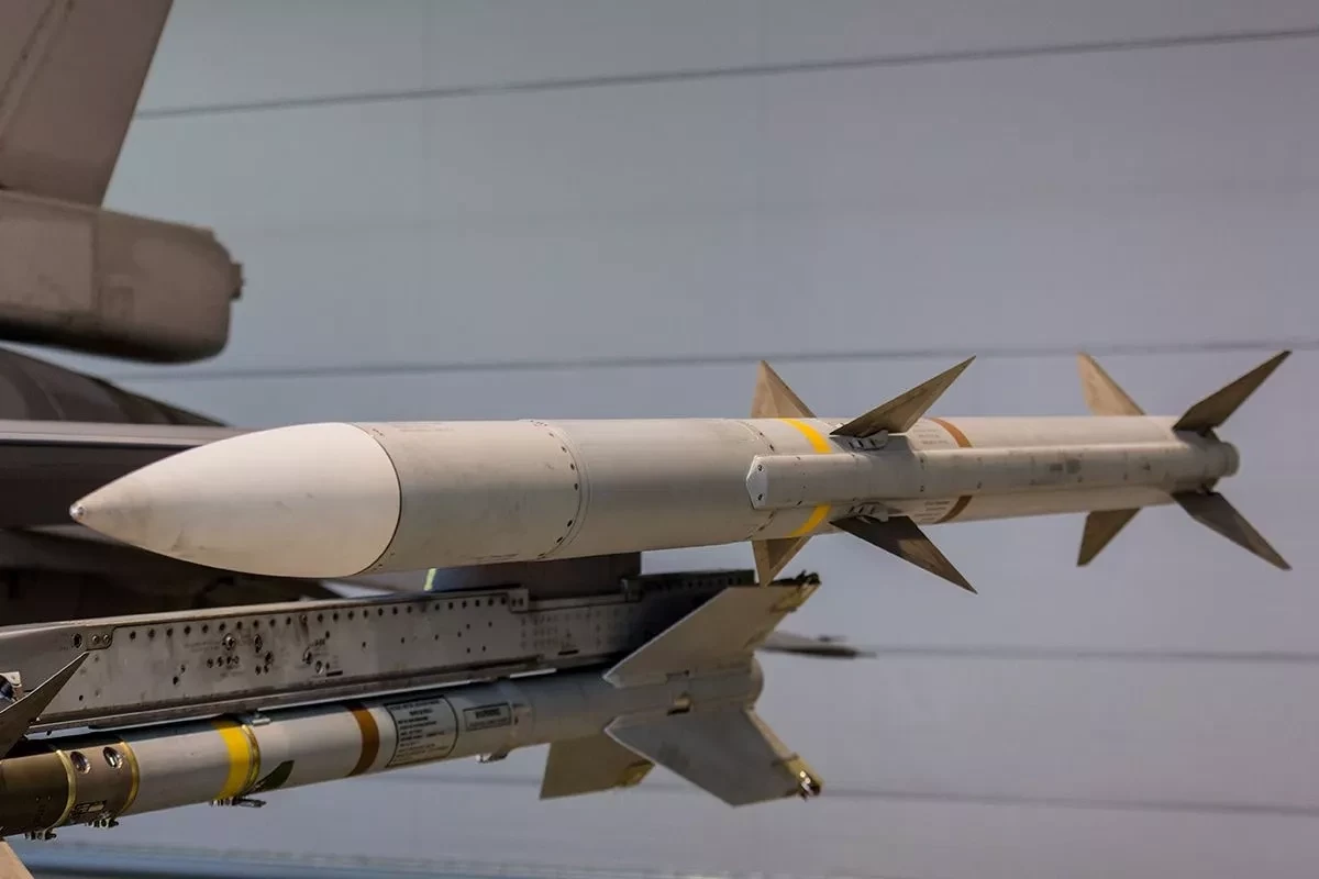 Пентагон заключил контракт с Raytheon для поставки ракет AMRAAM Украине
 