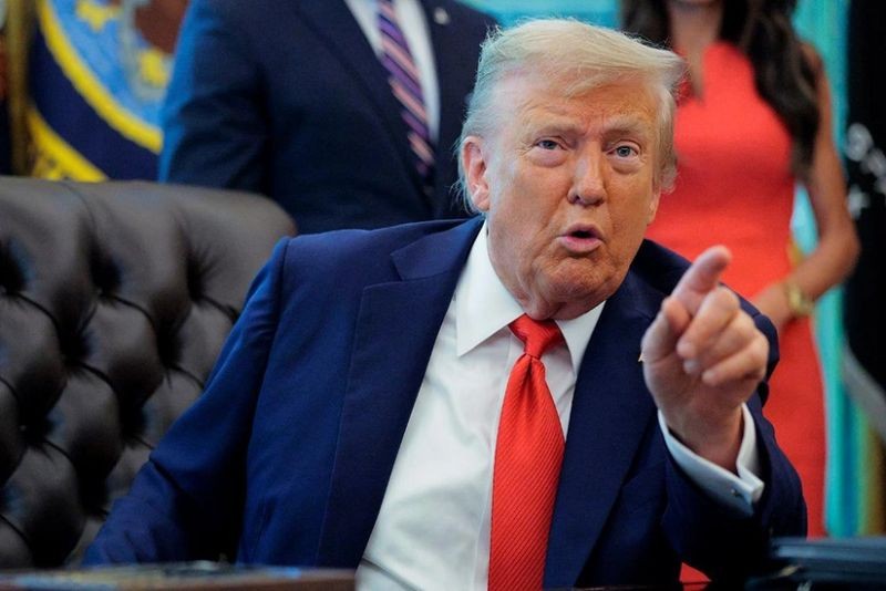 Трамп заявил, что все введенные им пошлины в силе, несмотря на решение суда
 