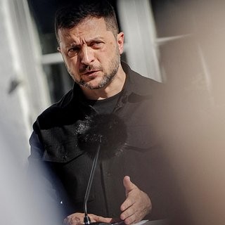 Зеленский пригрозил Европе множеством долетающих до Парижа российских ракет
 
