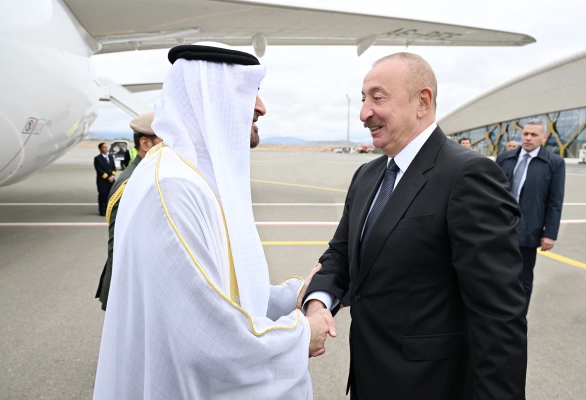 Президент ОАЭ прибыл с официальным визитом в Азербайджан
 