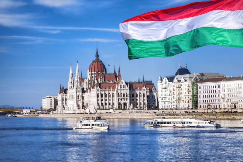 В Венгрии отказались перестать закупать нефть из России
 