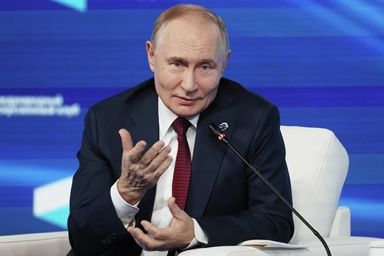 Путин: Новые санкции - это попытка оказать давление на Россию
 