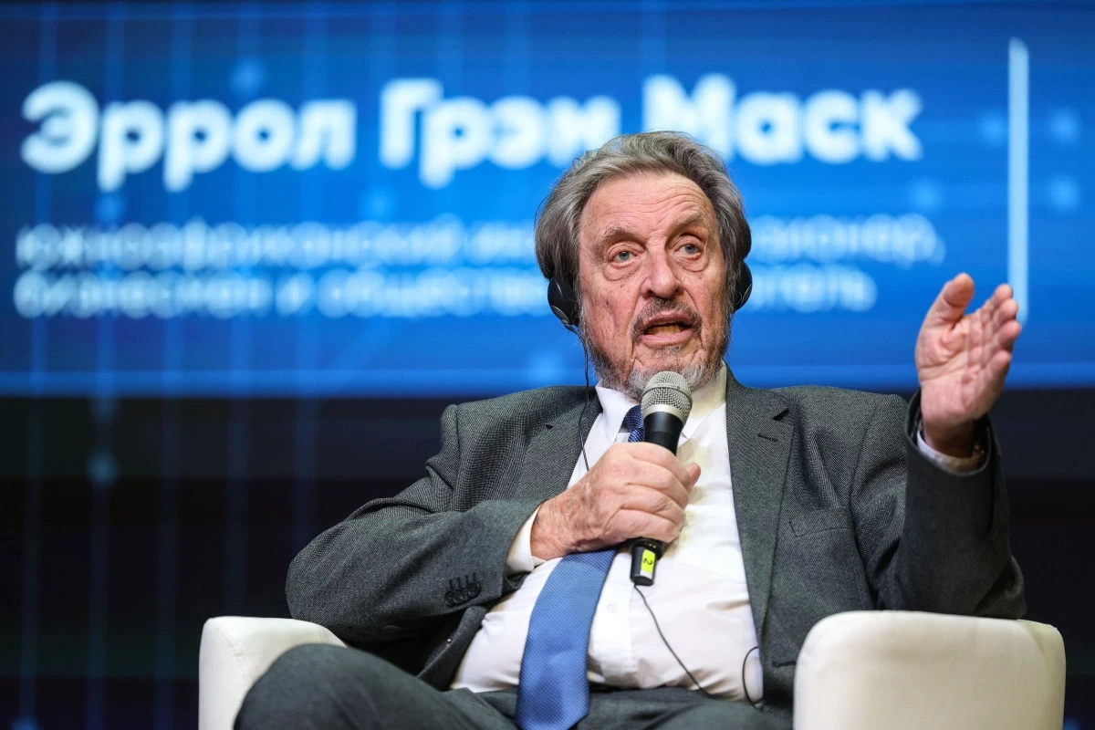 Отец Илона Маска заявил, что хотел бы получить паспорт РФ