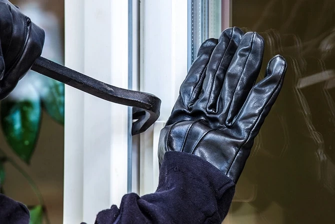 Полиция Баку раскрыла кражу кровельных материалов на сумму 30 тысяч манатов
 