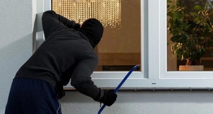 Житель Шамкира ограбил дом своей тёти
 