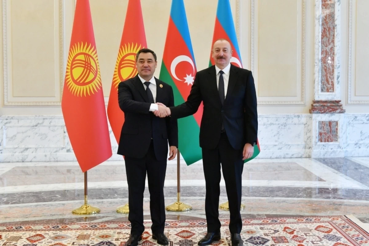 Садыр Жапаров поздравил Ильхама Алиева