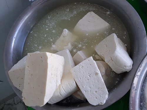 Четверо жителей Товуза отравились сыром
 