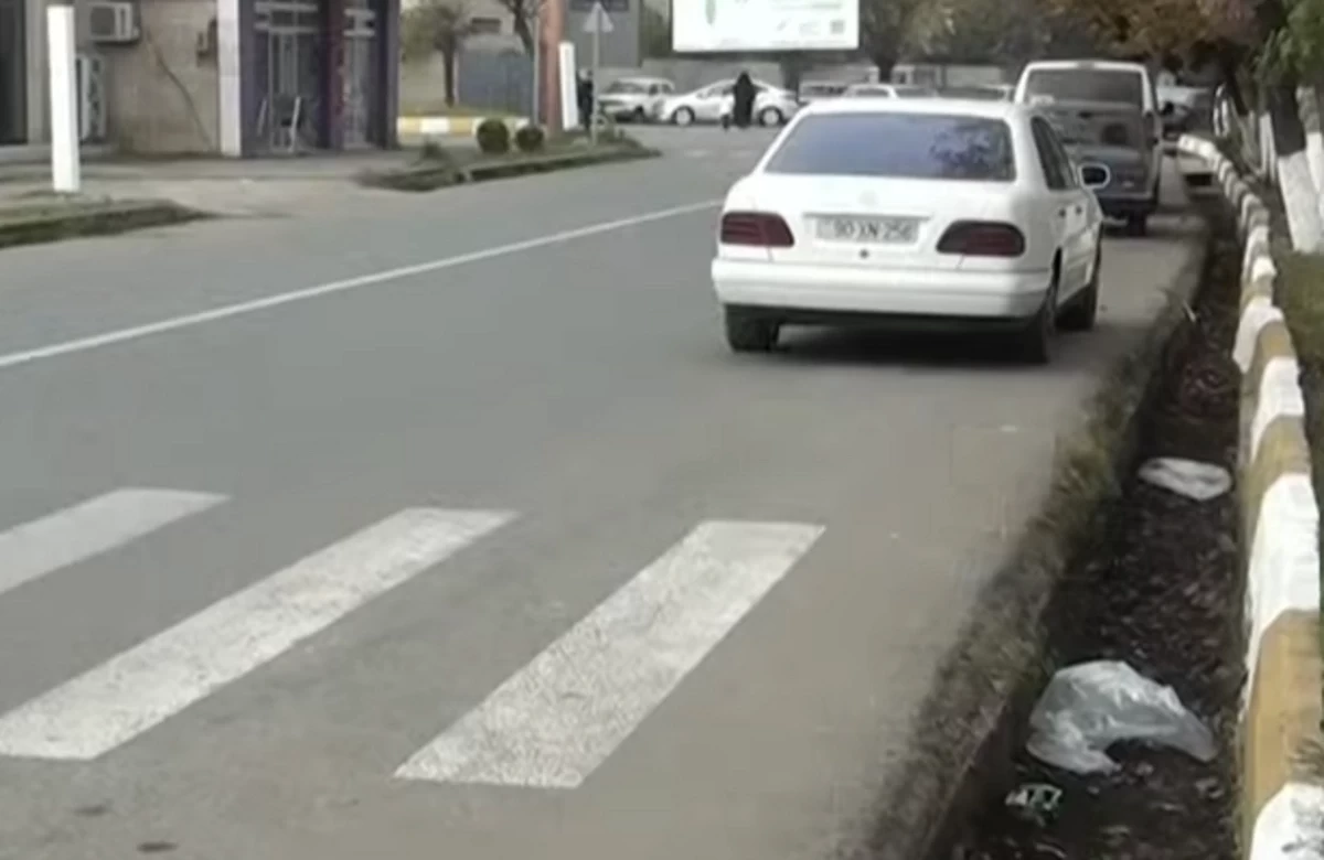 Опасные пешеходные переходы у школы в Лянкяранском районе: проблема требует решения
 