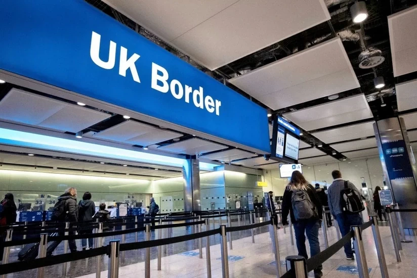 Британия ужесточает условия пребывания для мигрантов
 