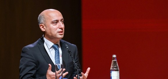 Эмин Амруллаев: Наша цель - постепенно перейти к модели штатного преподавателя
 