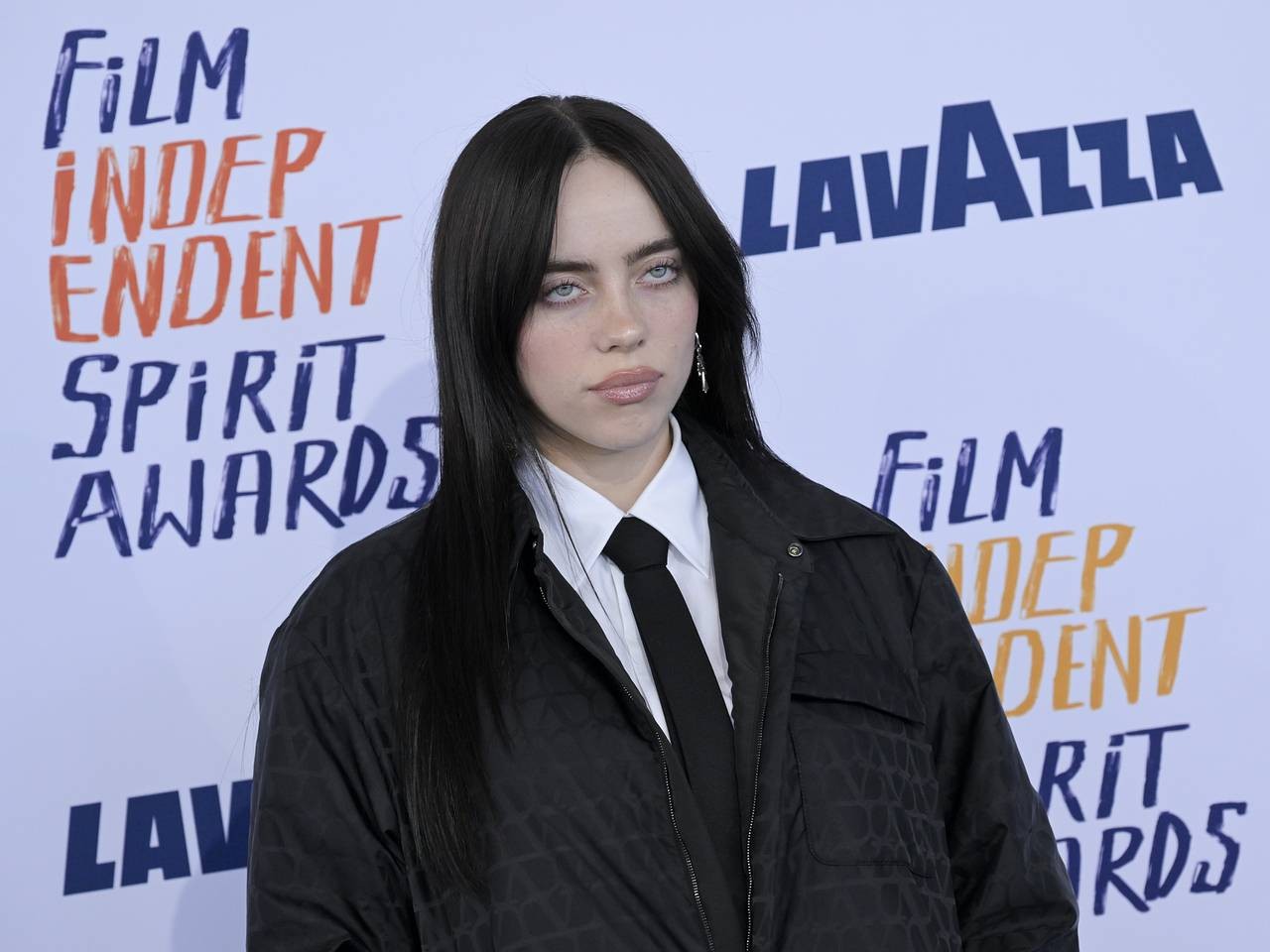 Билли Айлиш оскорбила Илона Маска
 