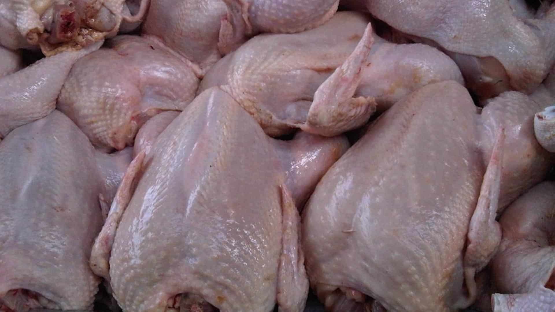 В Баку цвет курицы изменился после готовки: как это объяснили в компании-производителе? - ВИДЕО
 