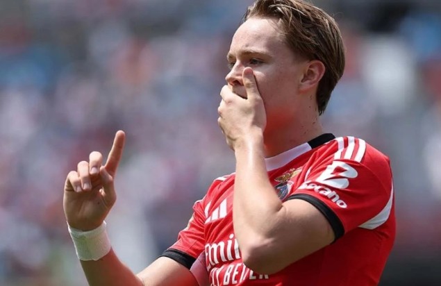 Футболиста "Бенфики" наказали за распространение порнографии
 