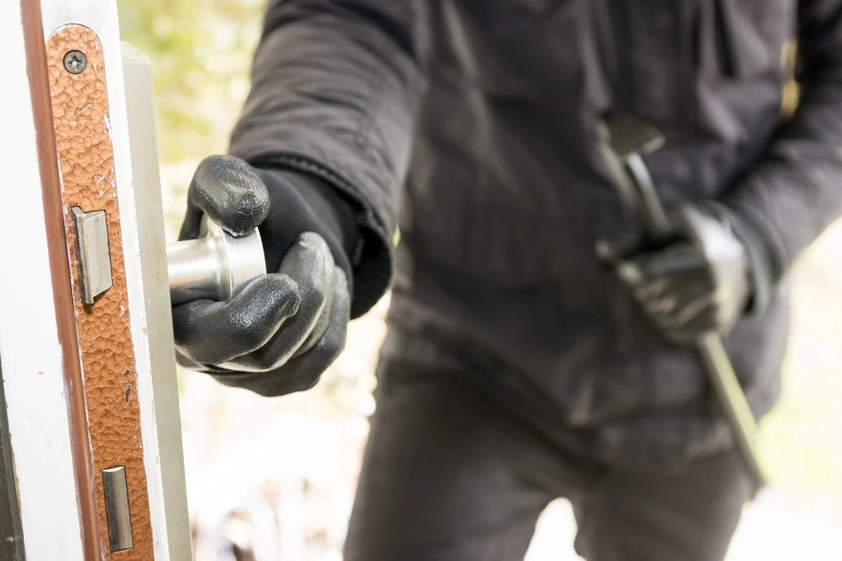 В Баку вынесен приговор по делу мужчины, совершавшего кражи вместе с малолетней дочерью
 