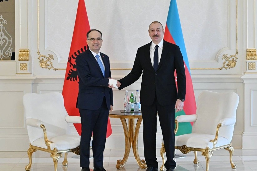 Ильхам Алиев поздравил албанского коллегу с национальным праздником
 