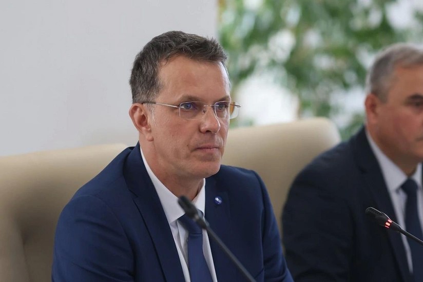 Министр обороны Румынии подал в отставку из‑за скандала с образованием
 