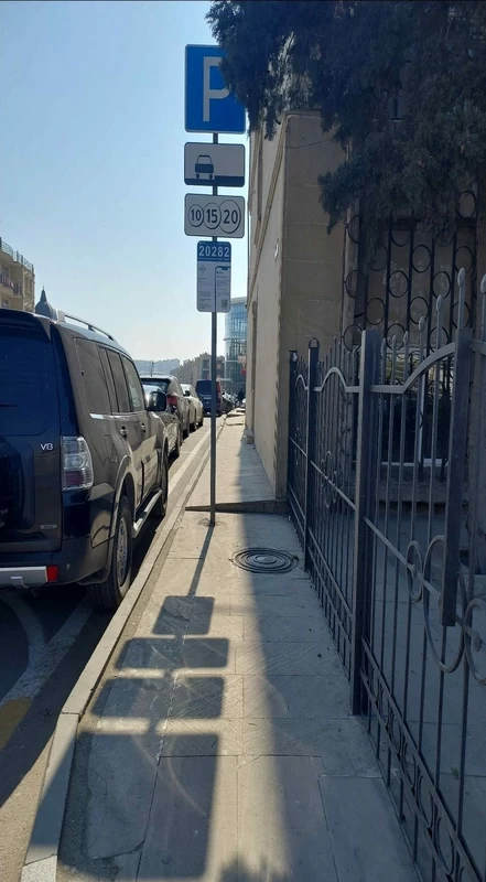 Эксперт призывает решить проблему тротуаров на проспекте Зии Буниятова в Баку
 