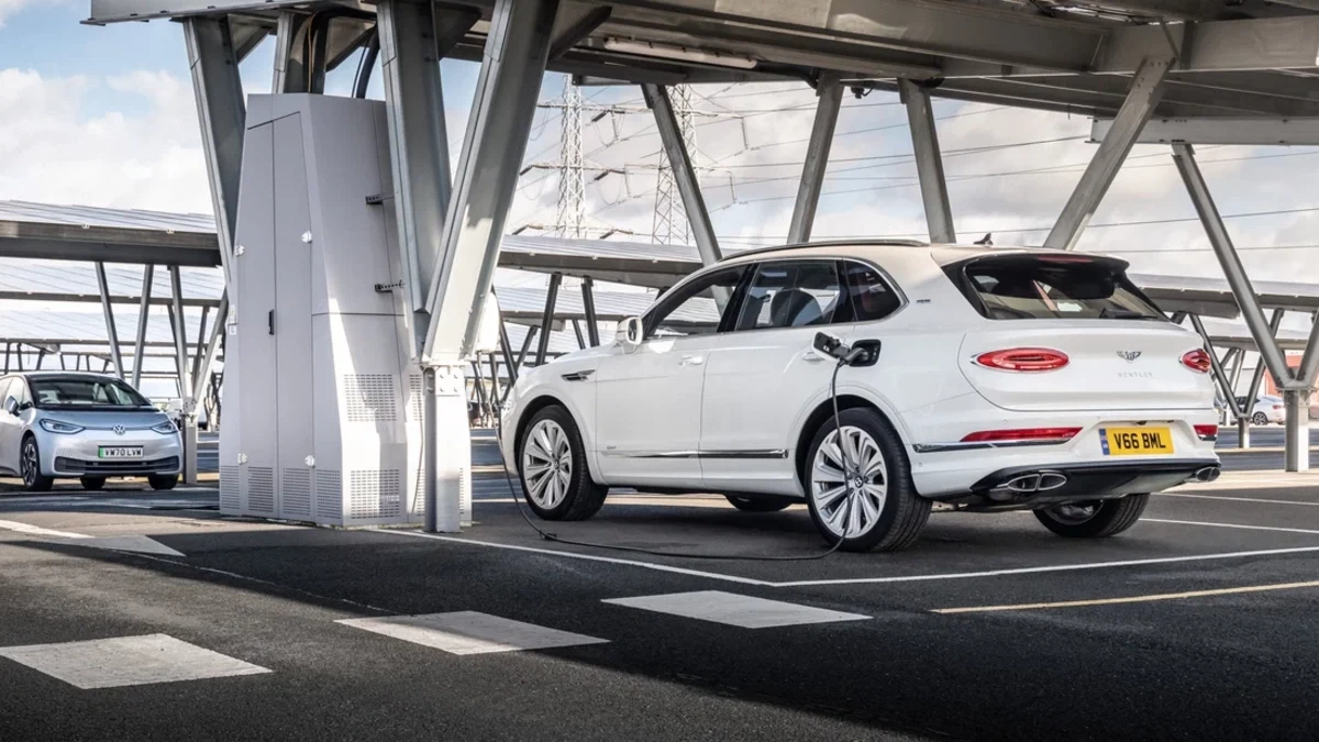 Bentley отзовёт гибридные кроссоверы Bentayga из-за перегрева батареи
 