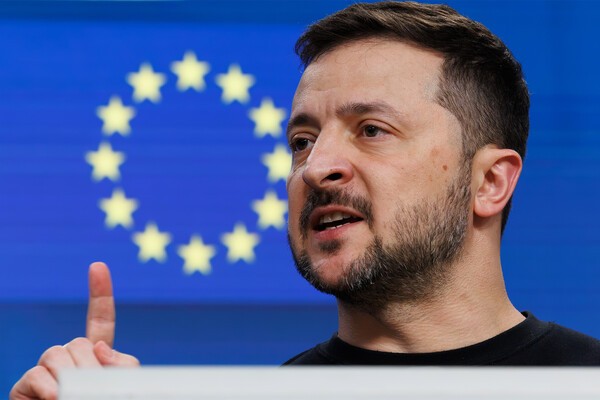 Bloomberg: Европа пытается убедить Зеленского не уступать территории
 