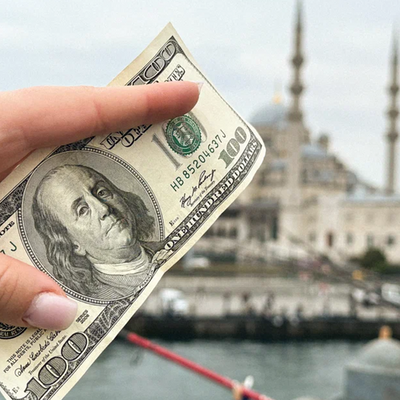 В Турции запретили старые доллары?
 