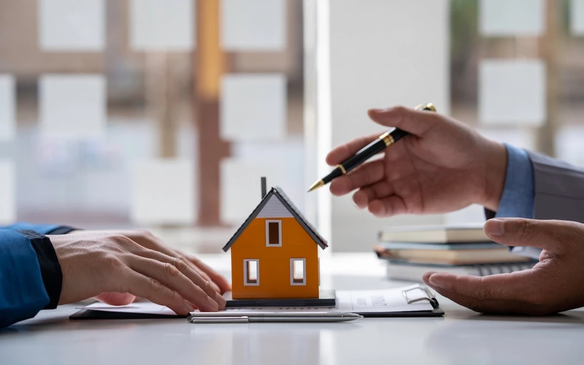 В Узбекистане запретили покупать квартиры и автомобили за наличные
 