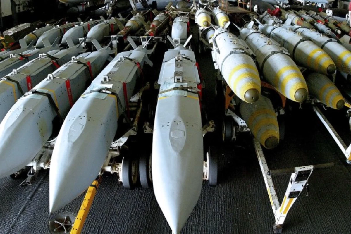 Глава Минобороны Польши предложил создать европейский "банк бомб"
 