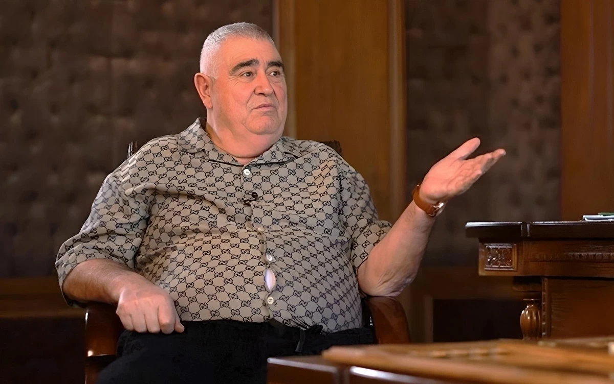 У меня две семьи: шокирующие признания Шарурлу Исфандияра - ВИДЕО
 