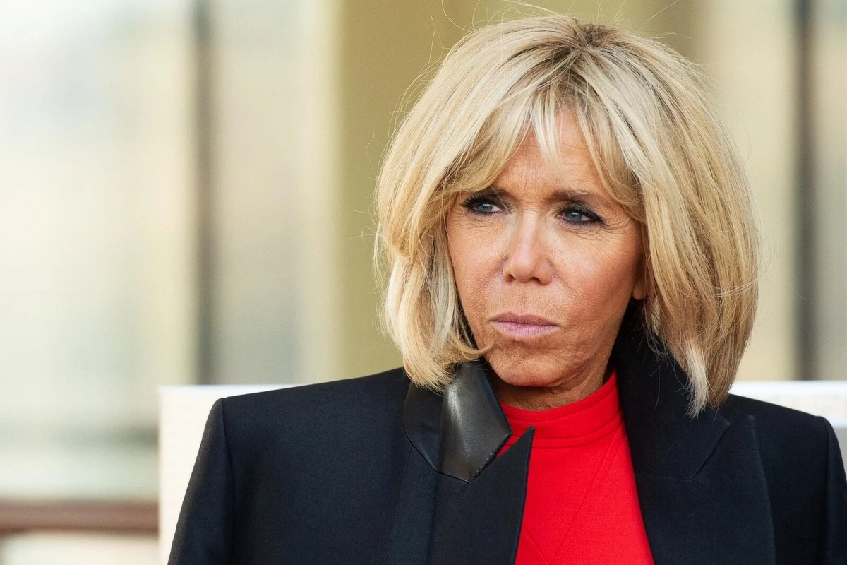 Брижит Макрон выступила с извинениями после громкого скандала
 