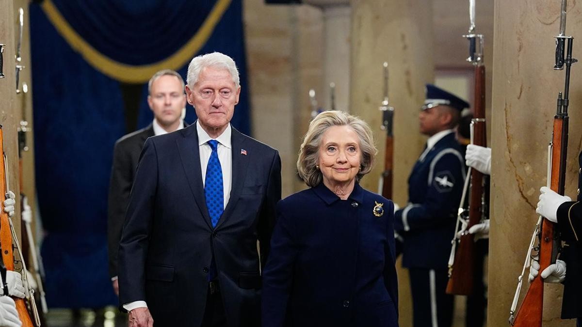 Клинтоны дадут показания по делу Эпштейна 
 