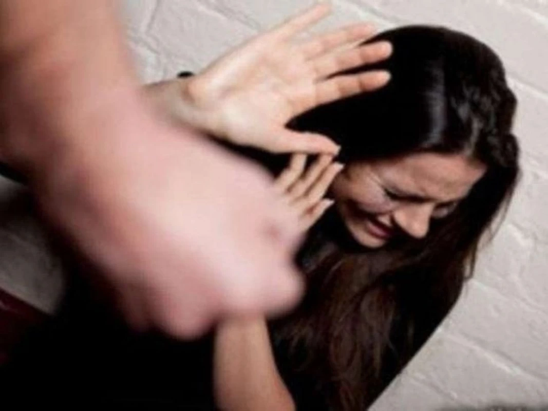 В Агдамском районе мужчина избил бывшую жену после просьбы покормить кур
 