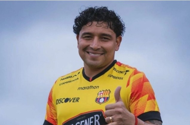 Футболист эквадорской "Барселоны" и его жена погибли после нападения
 