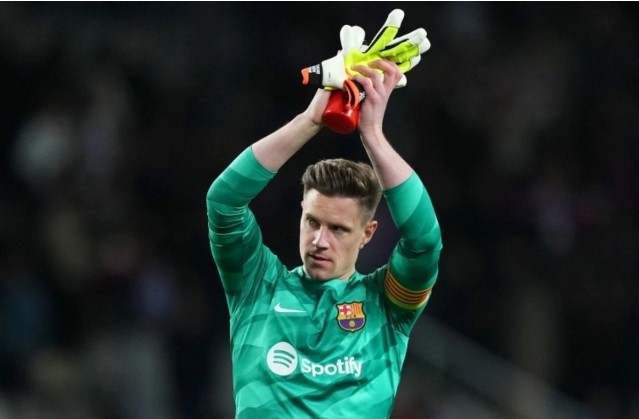 Тер Штегена подозревают в сливе информации
 