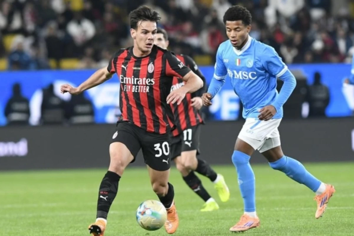 Суперкубок Италии: "Наполи" обыграл "Милан" и стал первым финалистом
 