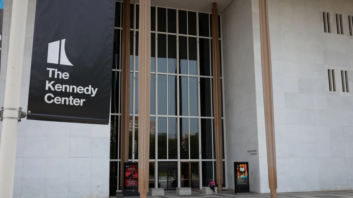 Имя Трампа добавлено в название Центра Кеннеди в Вашингтоне
 