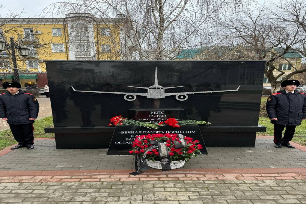 В Грозном установили монумент в память о погибших в результате крушения самолёта AZAL
 