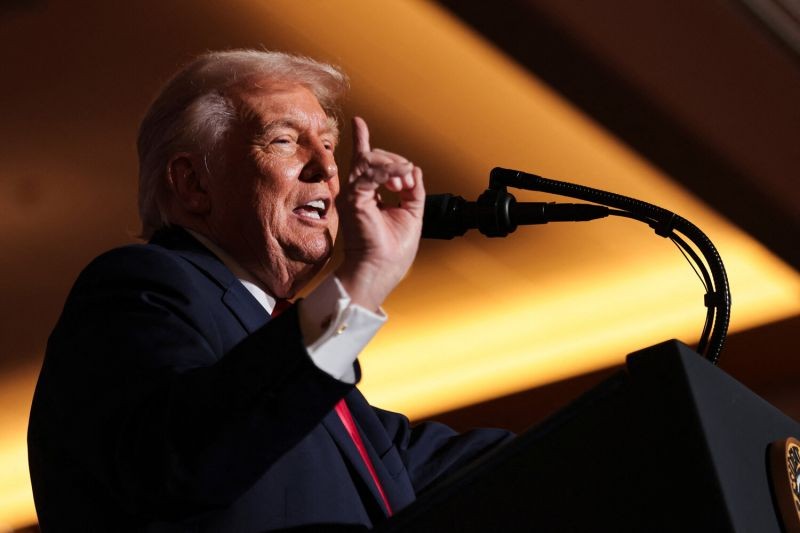 Трамп призвал «плохого Санту» не вторгаться в США
 