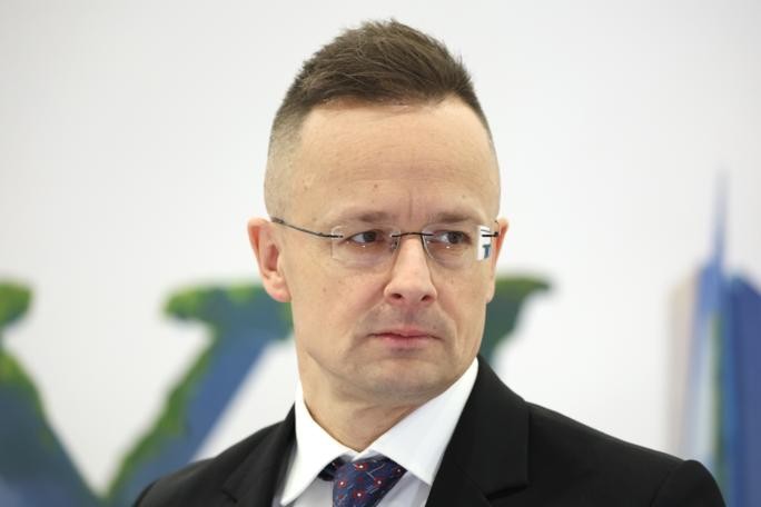 Сийярто: политика руководства ЕС ведет Европу к войне
 